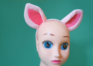 Sea peavõru nuku peas.